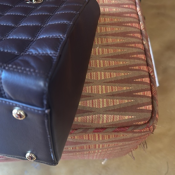 St John leather quilted luxury handbag in chocolate brown. 3 inside pockets. - Picture 5 of 9